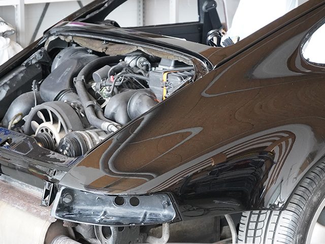 Fahrzeug bei der Unfallinstandsetzung